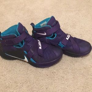 Nike lebrons size 10.5